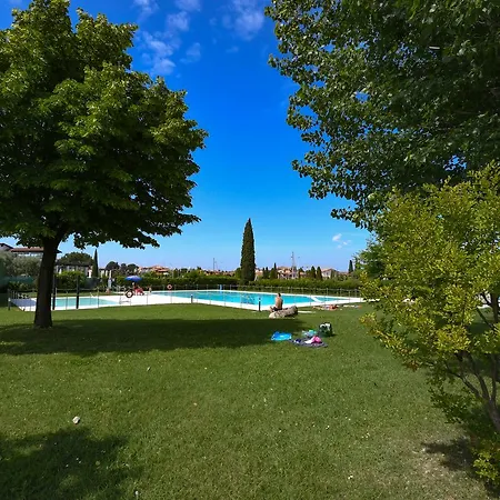 Sirmione Beach Apartment 公寓