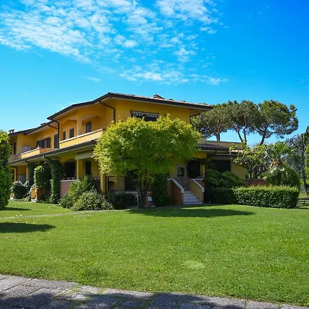 Sirmione Beach Apartment דירה *