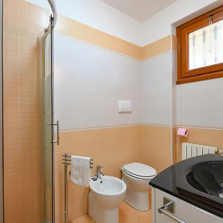 Sirmione Beach Apartment 公寓 *